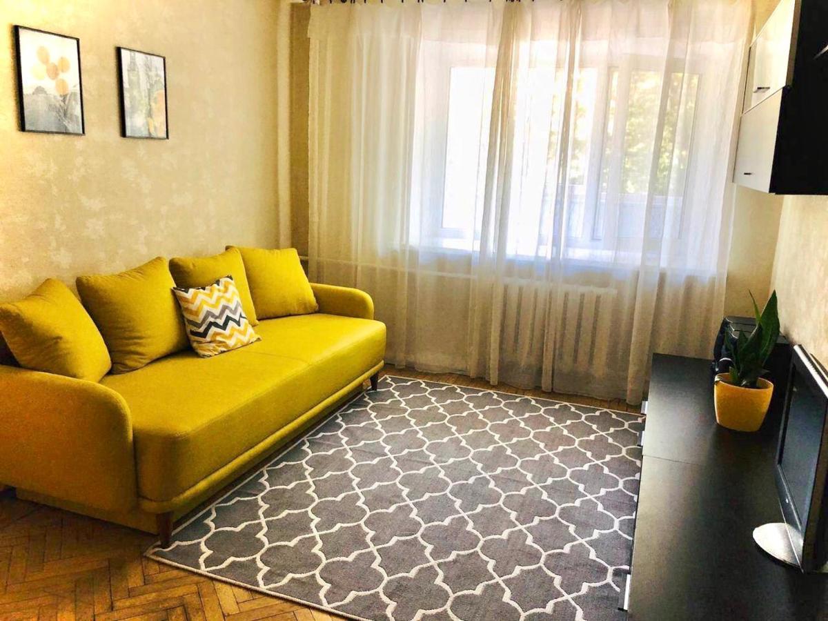 Sunflower Apartment Near Kiev Airport & Railway Station & Center City! Extérieur photo
