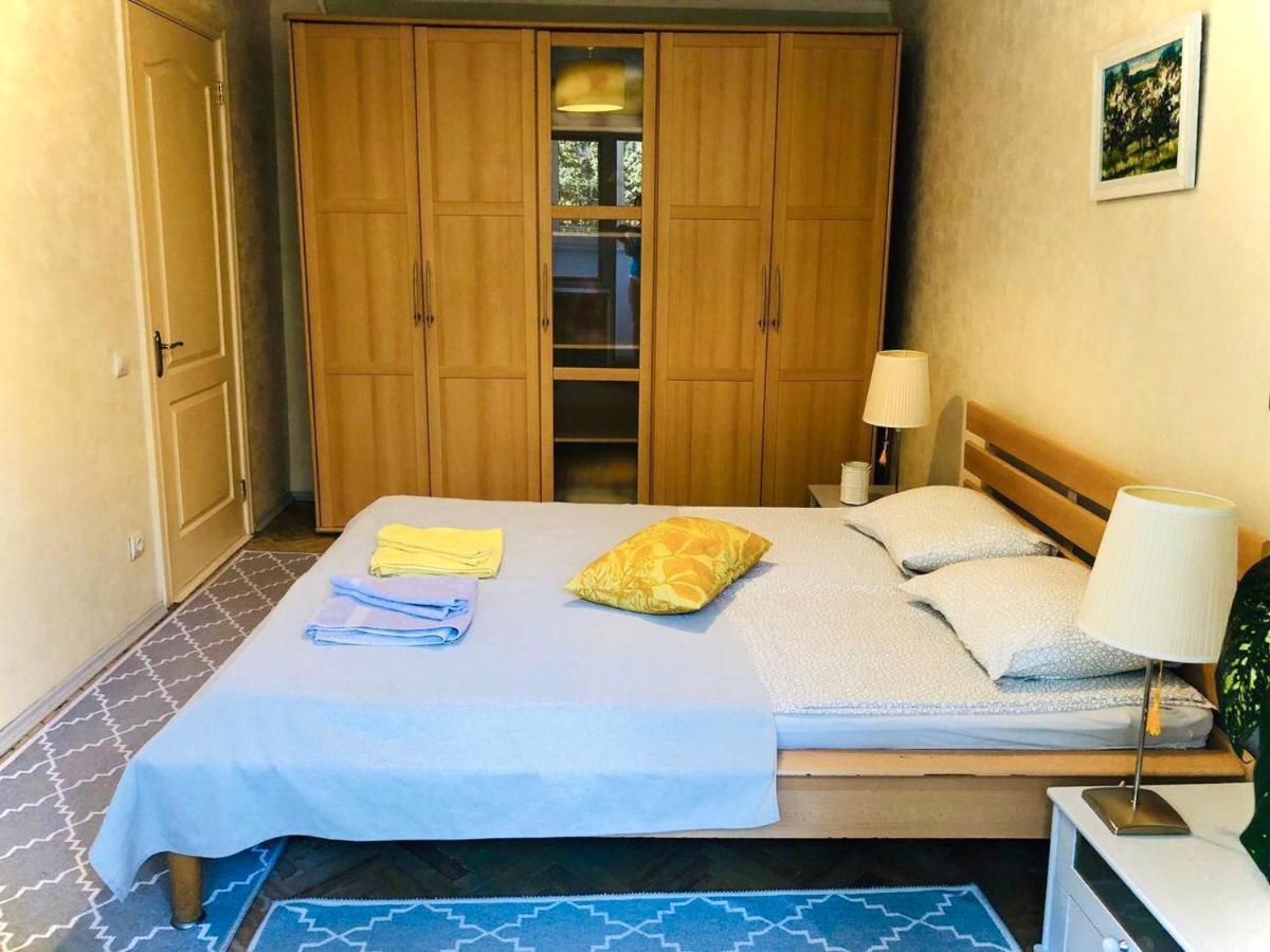 Sunflower Apartment Near Kiev Airport & Railway Station & Center City! Extérieur photo