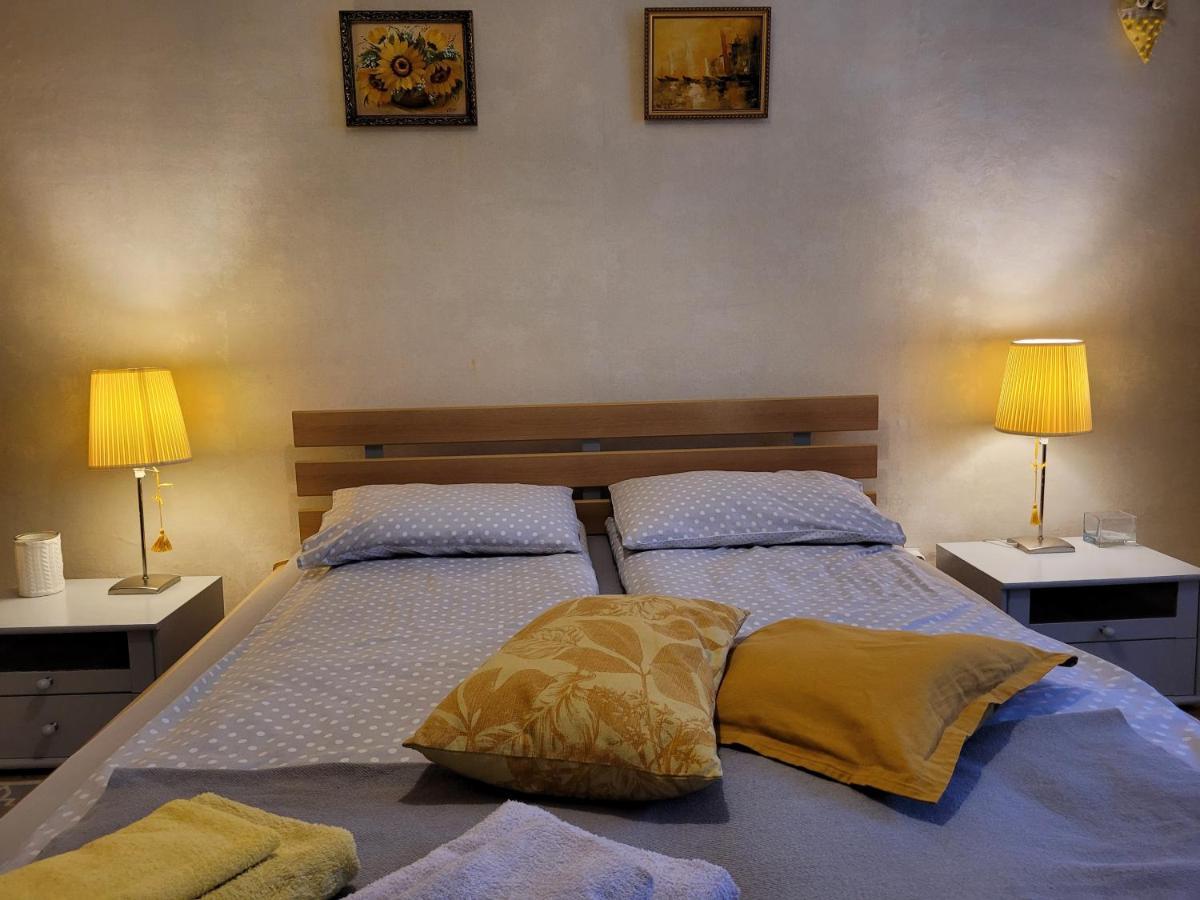 Sunflower Apartment Near Kiev Airport & Railway Station & Center City! Extérieur photo