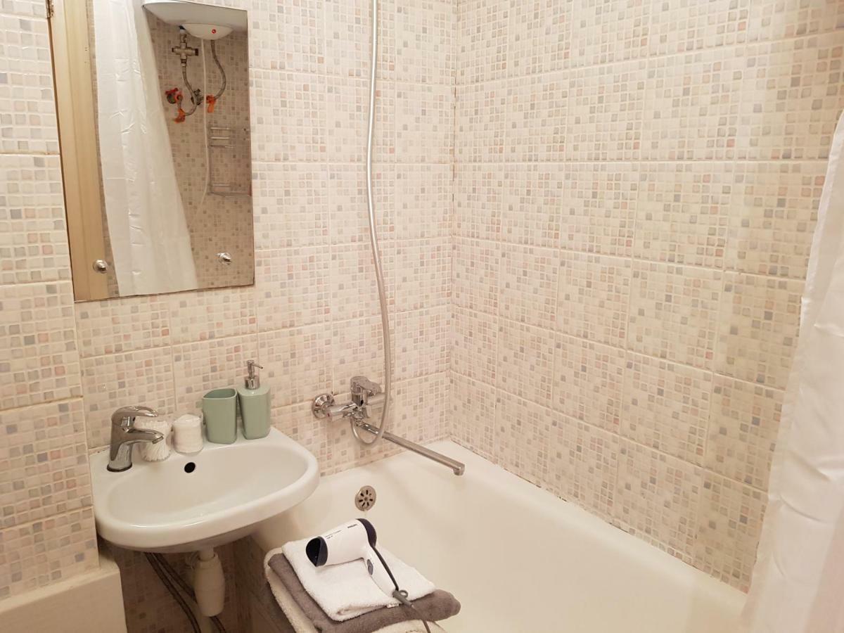 Sunflower Apartment Near Kiev Airport & Railway Station & Center City! Extérieur photo