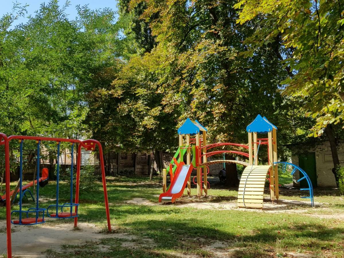 Sunflower Apartment Near Kiev Airport & Railway Station & Center City! Extérieur photo