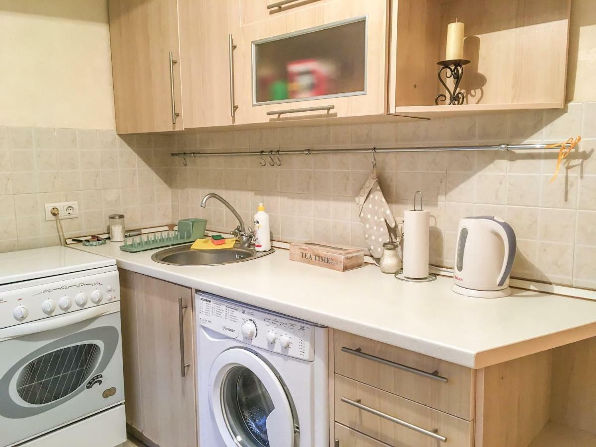 Sunflower Apartment Near Kiev Airport & Railway Station & Center City! Extérieur photo